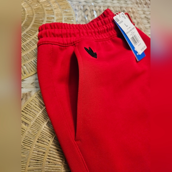 Adidas Neoclassic Red Short - Picture 2 of 8